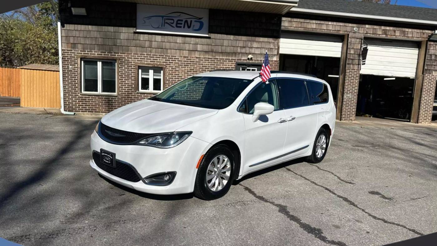 2017 Chrysler Pacifica Touring L — Minivan — 83,222 mi — Malvern, PA
