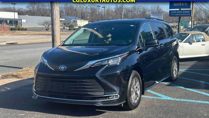 2022 Toyota Sienna XLE — Minivan — 138,222 mi — Clementon, NJ
