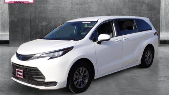 2022 Toyota Sienna LE — Minivan — 51,032 mi — Denver, CO