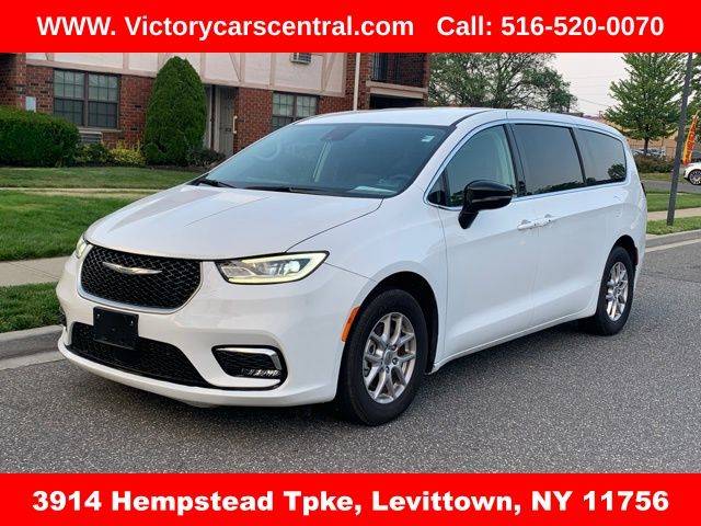 2024 Chrysler Pacifica Touring L — Minivan — 39,547 mi — Levittown, NY