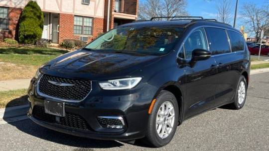 2022 Chrysler Pacifica Touring L — Minivan — 65,065 mi — Levittown, NY