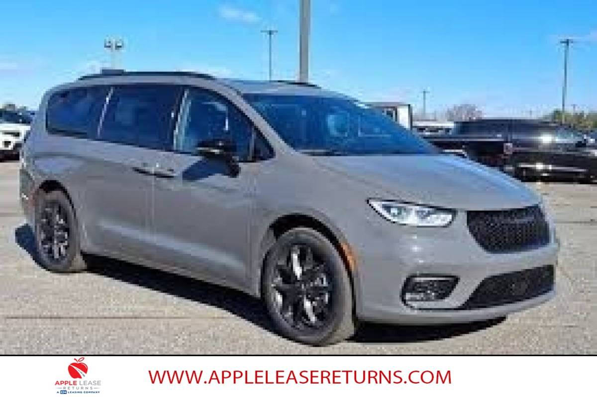 2022 Chrysler Pacifica Limited — Minivan — 72,917 mi — Austin, TX