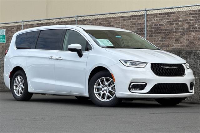 2023 Chrysler Pacifica Touring L — Minivan — 62,785 mi — Napa, CA