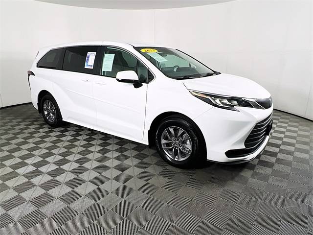 2023 Toyota Sienna LE — Minivan — 28,715 mi — Selma, CA