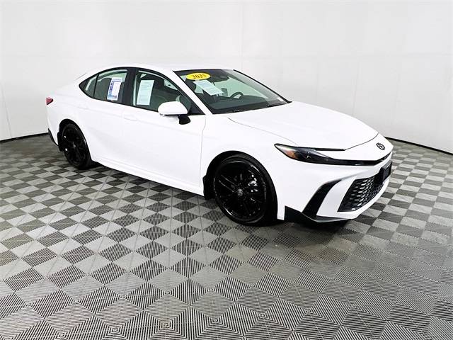2025 Toyota Camry Hybrid SE — Sedan — 56 mi — Selma, CA