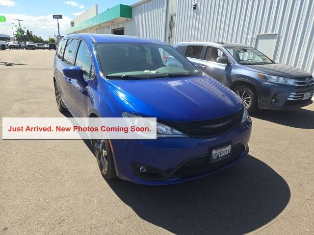 2020 Chrysler Pacifica Touring — Minivan — 141,938 mi — Selma, CA