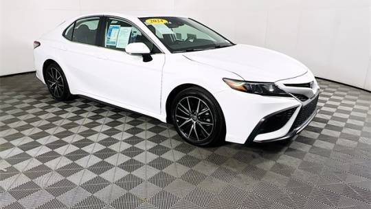 2024 Toyota Camry SE — Sedan — 15,496 mi — Selma, CA
