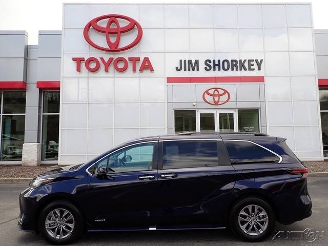 2021 Toyota Sienna XLE — Minivan — 11,377 mi — Pittsburgh, PA