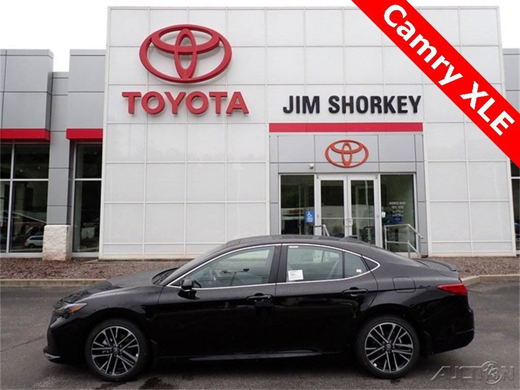 2025 Toyota Camry XLE — Sedan — 992 mi — Pittsburgh, PA