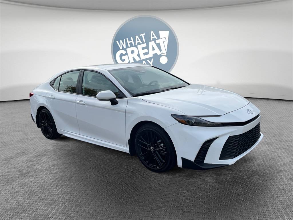 2025 Toyota Camry Hybrid SE — Sedan — 15,587 mi — Pittsburgh, PA