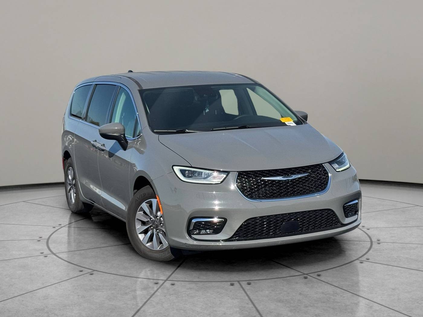2023 Chrysler Pacifica Hybrid Touring L — Minivan — 23,909 mi — Sacramento, CA