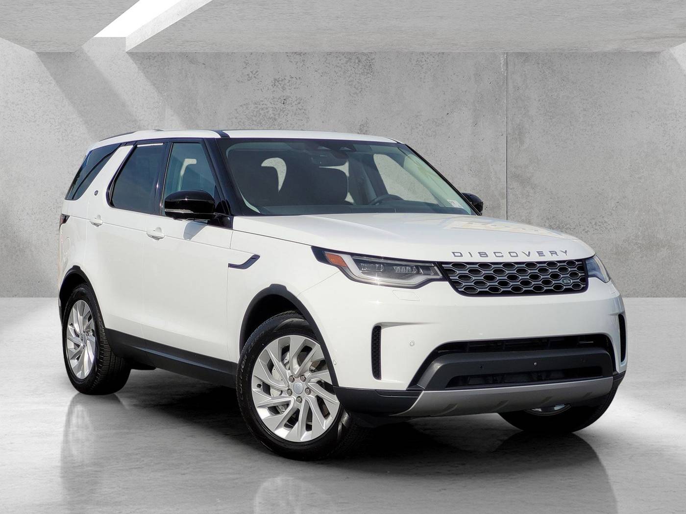 2024 Land Rover Discovery P300 S