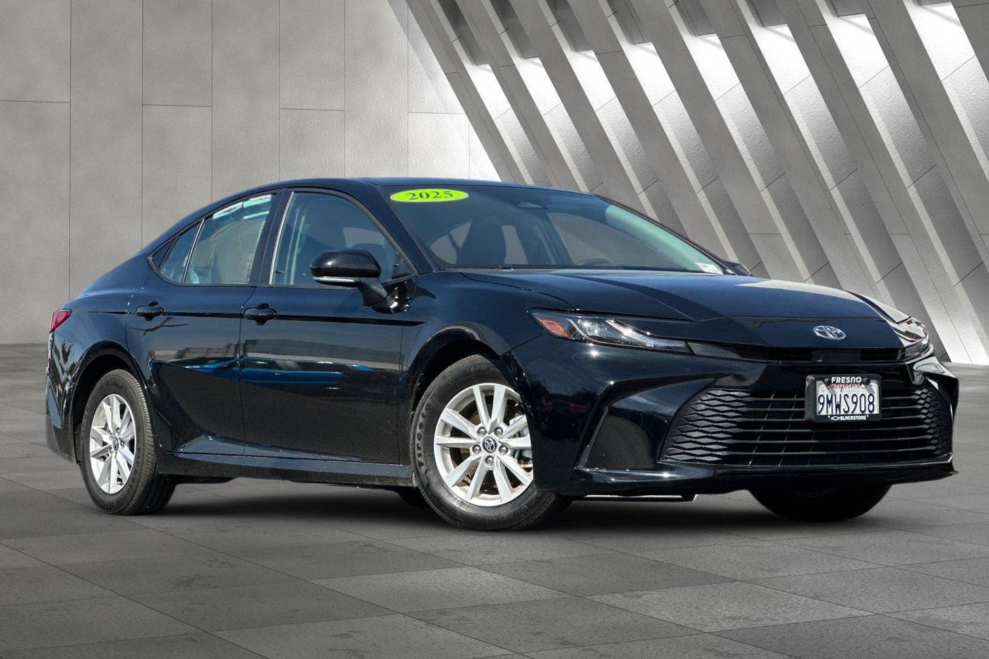 2025 Toyota Camry LE — Sedan — 10,015 mi — Fresno, CA