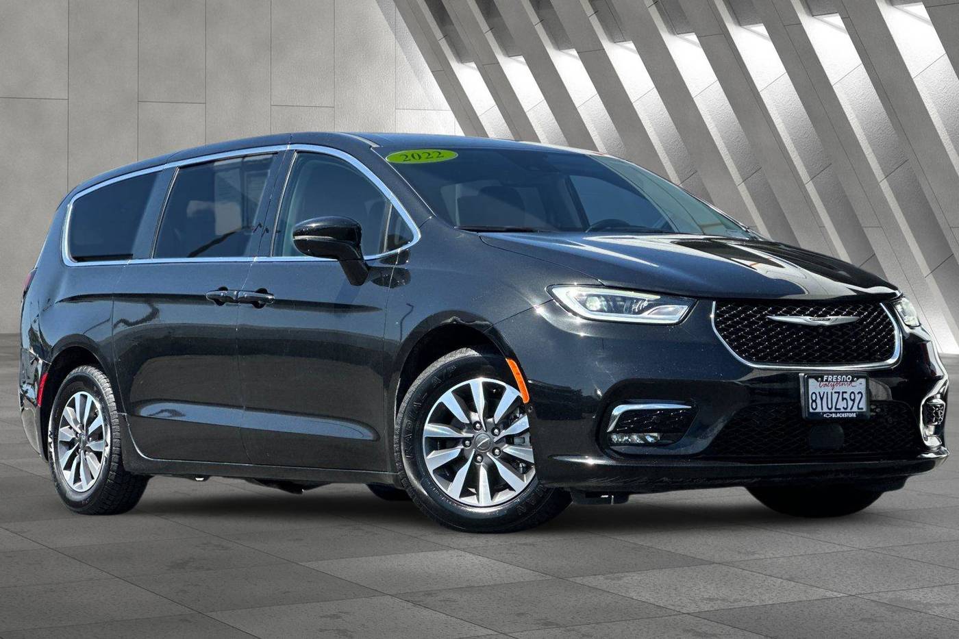 2022 Chrysler Pacifica Hybrid Touring L — Minivan — 48,707 mi — Fresno, CA