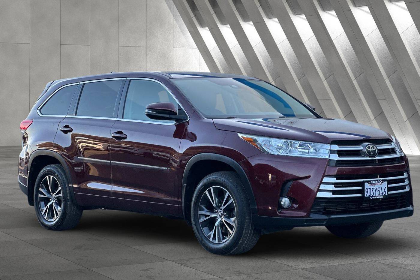 2018 Toyota Highlander LE V6 — SUV — 81,631 mi — Fresno, CA