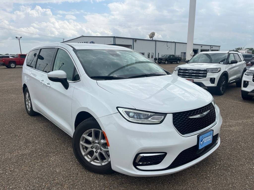 2023 Chrysler Pacifica Touring L — Minivan — 56,526 mi — Lyford, TX