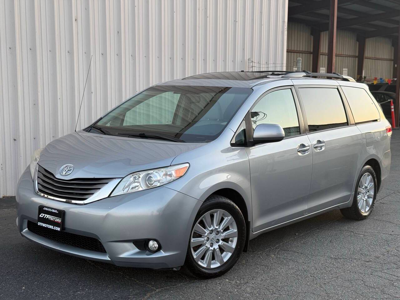 2014 Toyota Sienna XLE — Minivan — 101,000 mi — West Sacramento, CA