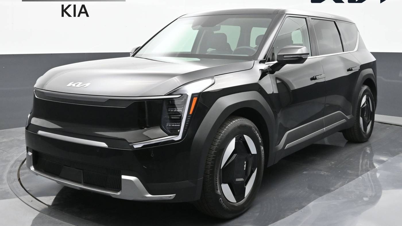 2024 Kia EV9 Light Short Range — SUV — 7,335 mi — Michigan City, IN