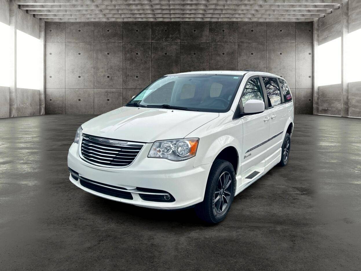 2012 Chrysler Town & Country Touring — Minivan — 137,904 mi — Duluth, GA