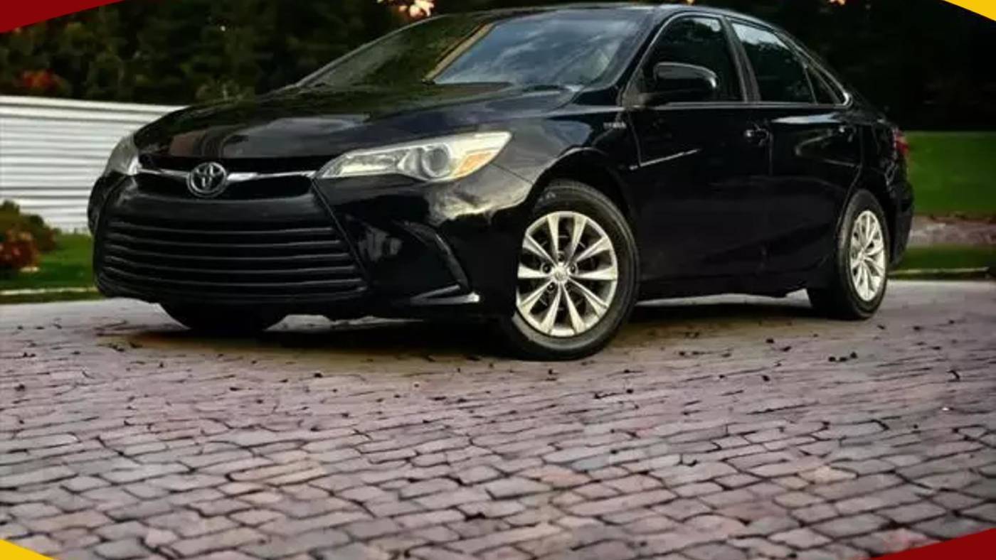 2016 Toyota Camry Hybrid LE — Sedan — 188,399 mi — Duluth, GA