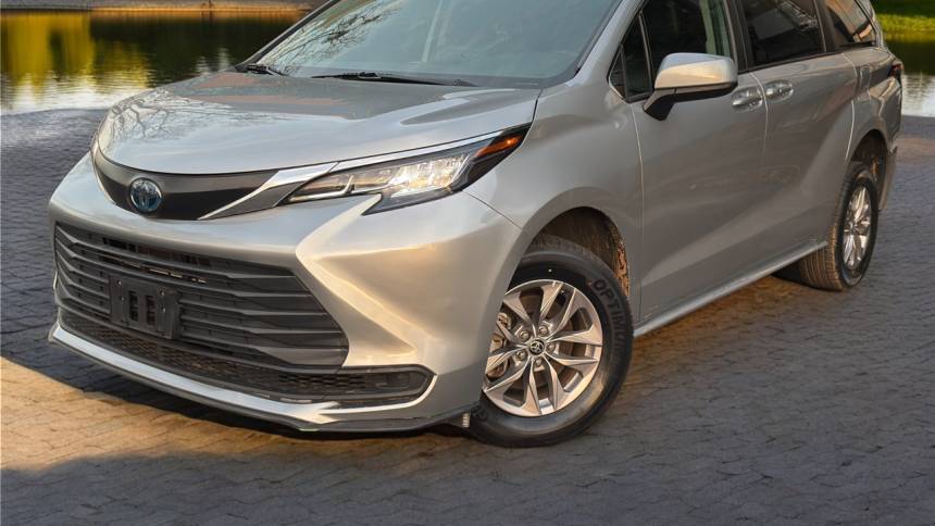 2022 Toyota Sienna LE — Minivan — 112,623 mi — Duluth, GA