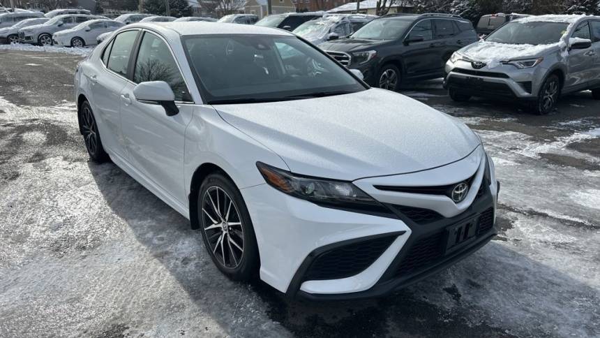 2022 Toyota Camry SE — Sedan — 31,865 mi — Bristol, CT