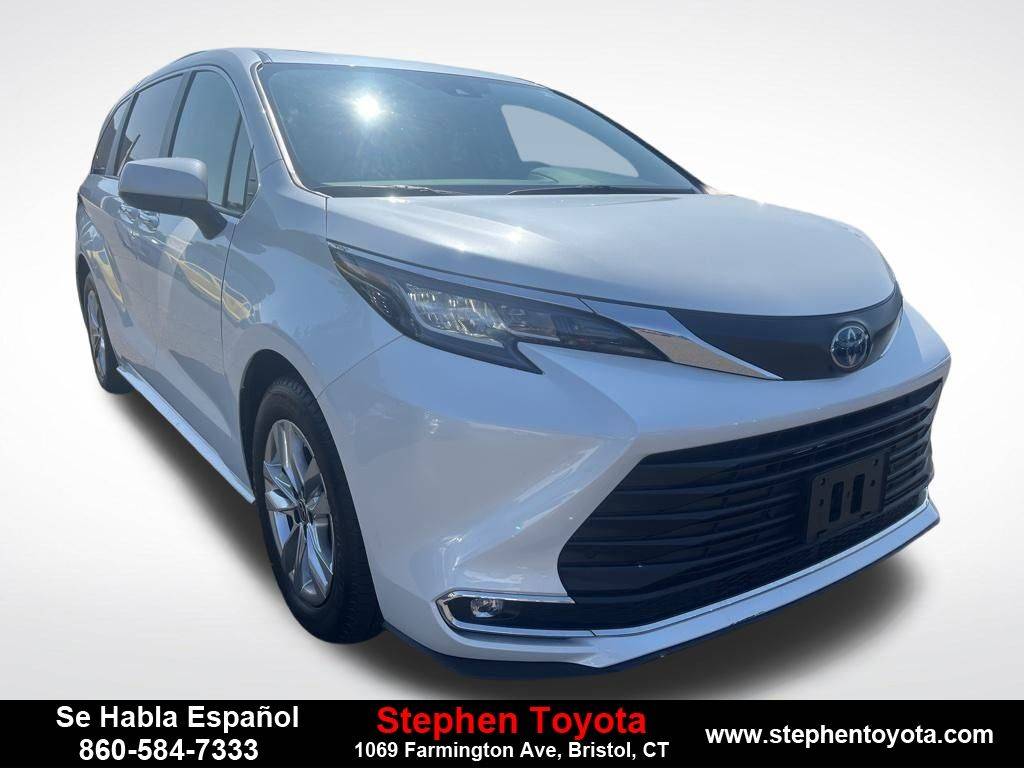 2022 Toyota Sienna XLE — Minivan — 43,305 mi — Bristol, CT