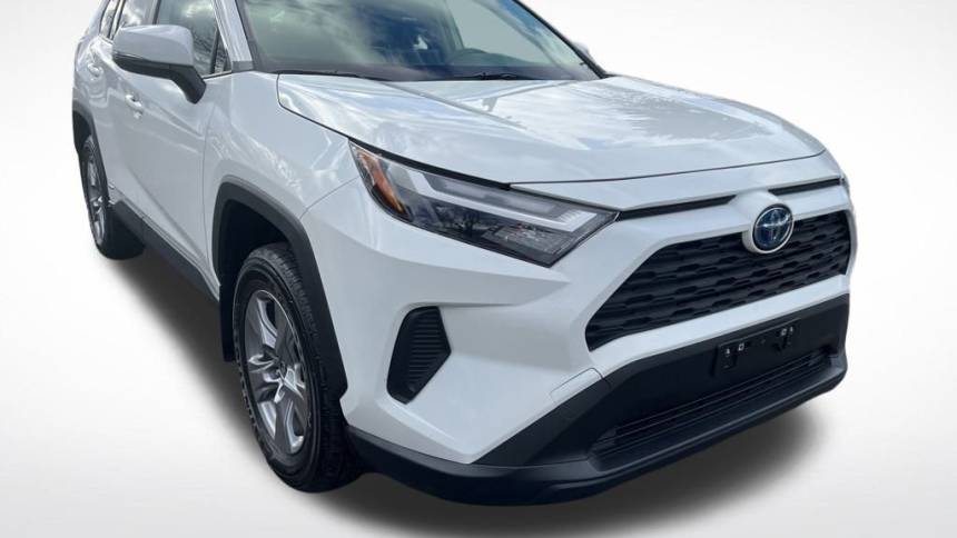 2022 Toyota RAV4 Hybrid XLE — SUV — 13,878 mi — Bristol, CT