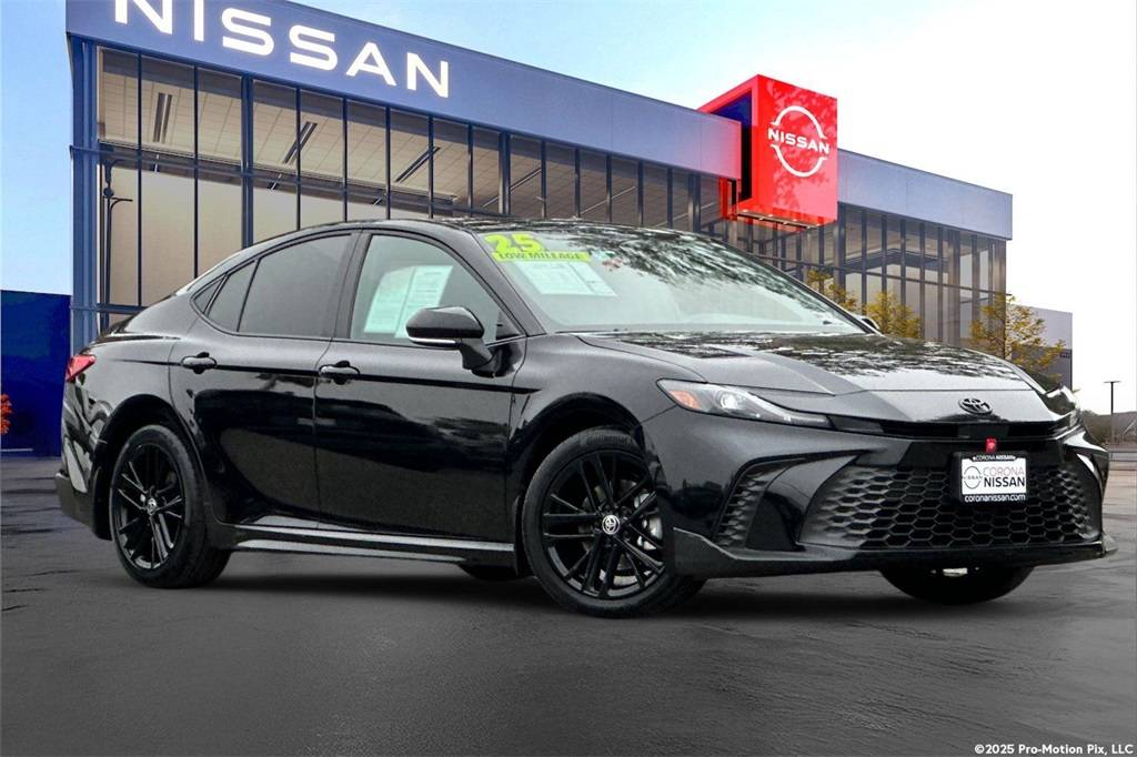 2025 Toyota Camry Hybrid SE — Sedan — 11,042 mi — Corona, CA