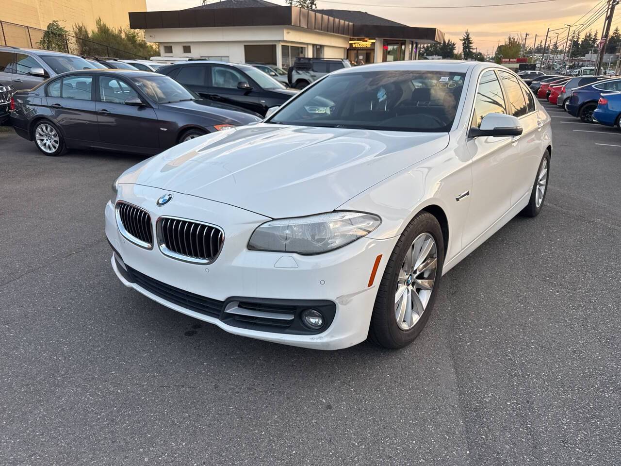 2015 BMW 5 Series 528i — Sedan — 123,085 mi — lynnwood, WA