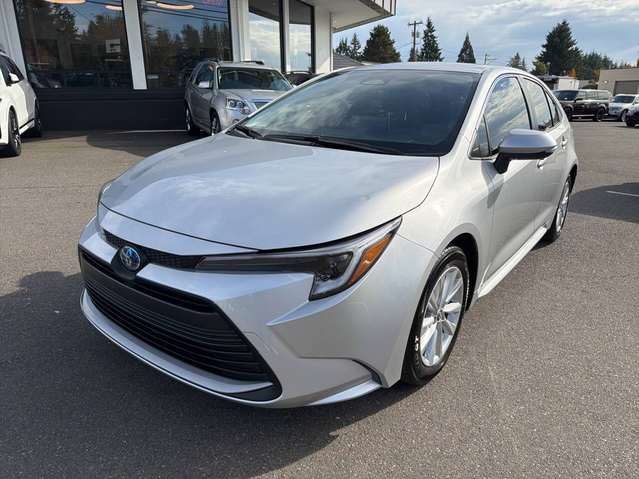 2025 Toyota Corolla Hybrid XLE — Sedan — 12,563 mi — lynnwood, WA