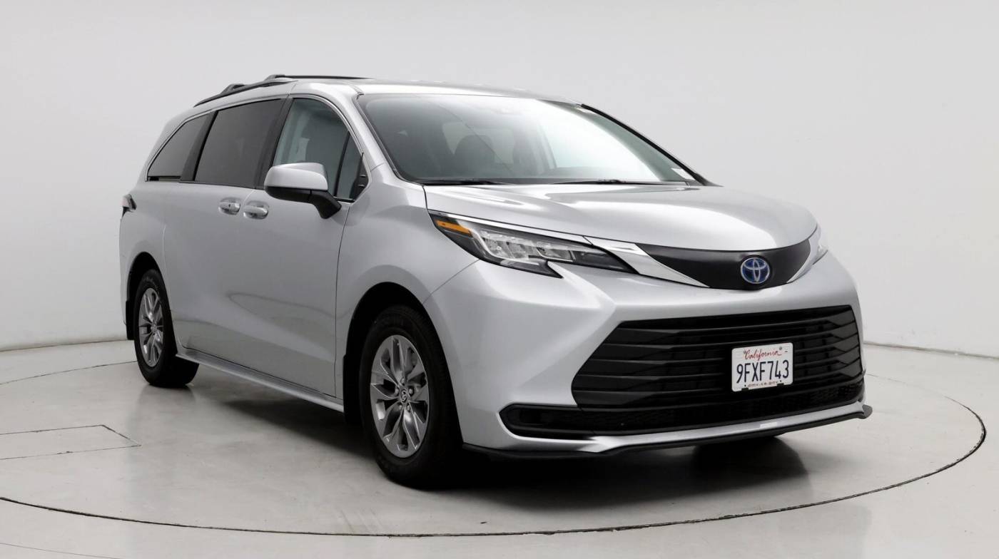 2023 Toyota Sienna LE — Minivan — 10,252 mi — Stockton, CA