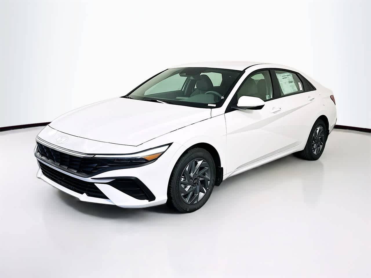 2025 Hyundai Elantra Hybrid Blue — Sedan — 4,205 mi — Miami, FL