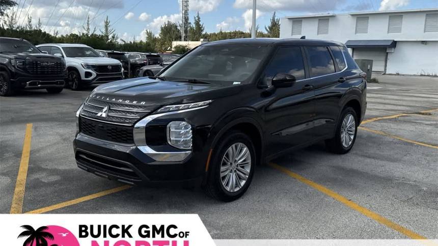 2023 Mitsubishi Outlander ES — SUV — 17,895 mi — Miami, FL
