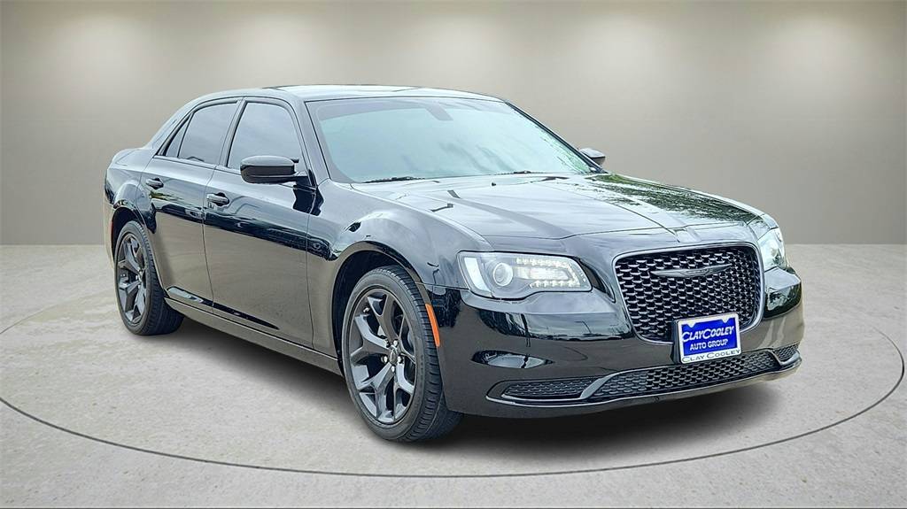 2023 Chrysler 300 Touring — Sedan — 13,009 mi — Dallas, TX