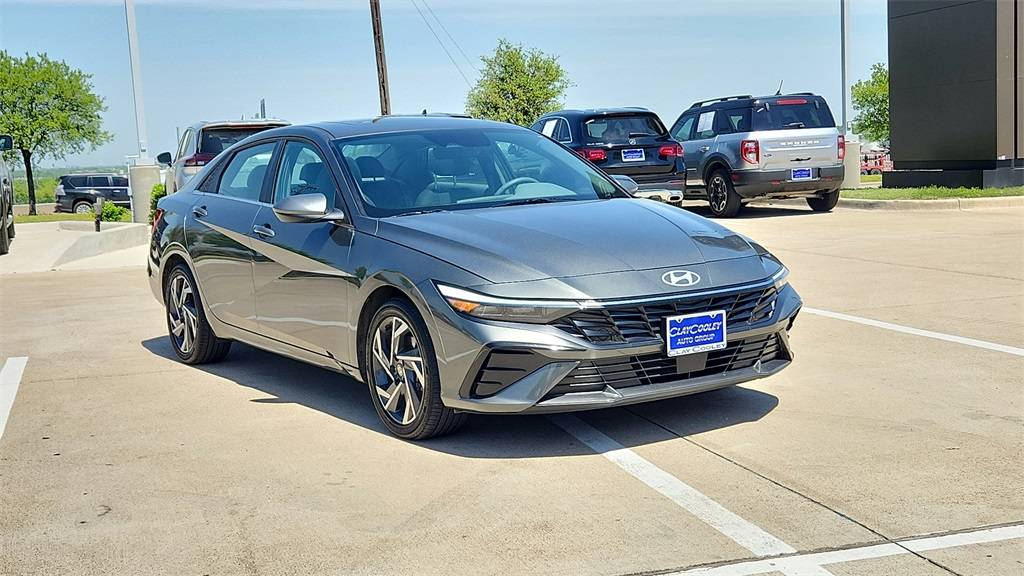 2025 Hyundai Elantra SEL Convenience — Sedan — 16,825 mi — Dallas, TX