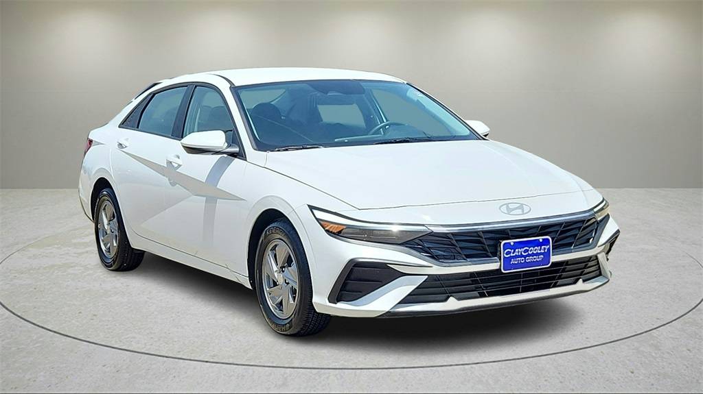 2025 Hyundai Elantra SE — Sedan — 15,561 mi — Dallas, TX