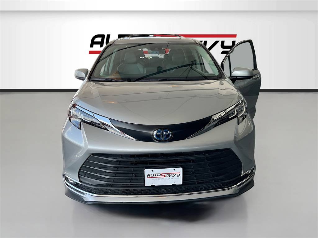 2023 Toyota Sienna XLE — Minivan — 37,728 mi — Houston, TX