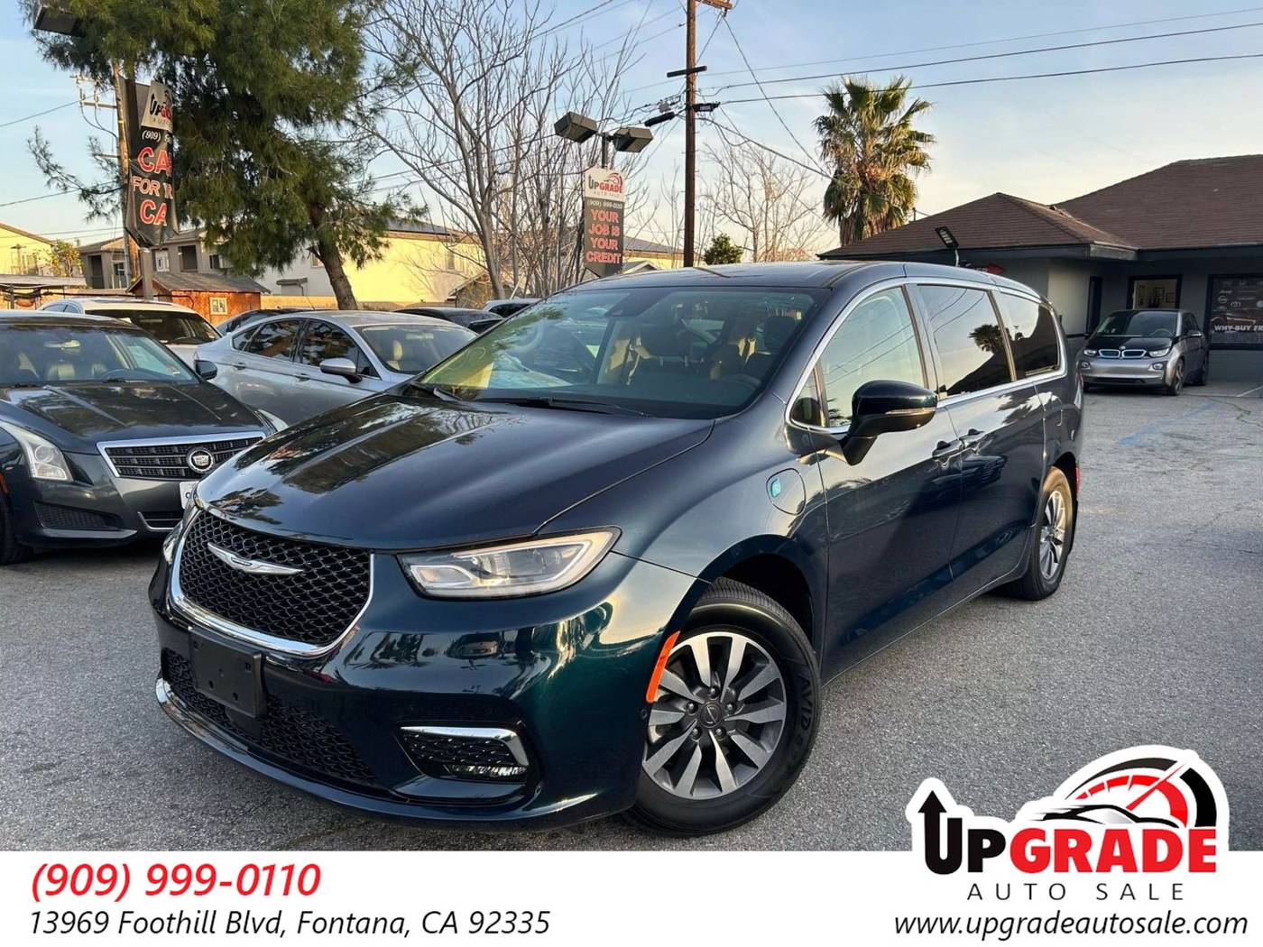 2023 Chrysler Pacifica Hybrid Touring L — Minivan — 12,256 mi — Fontana, CA