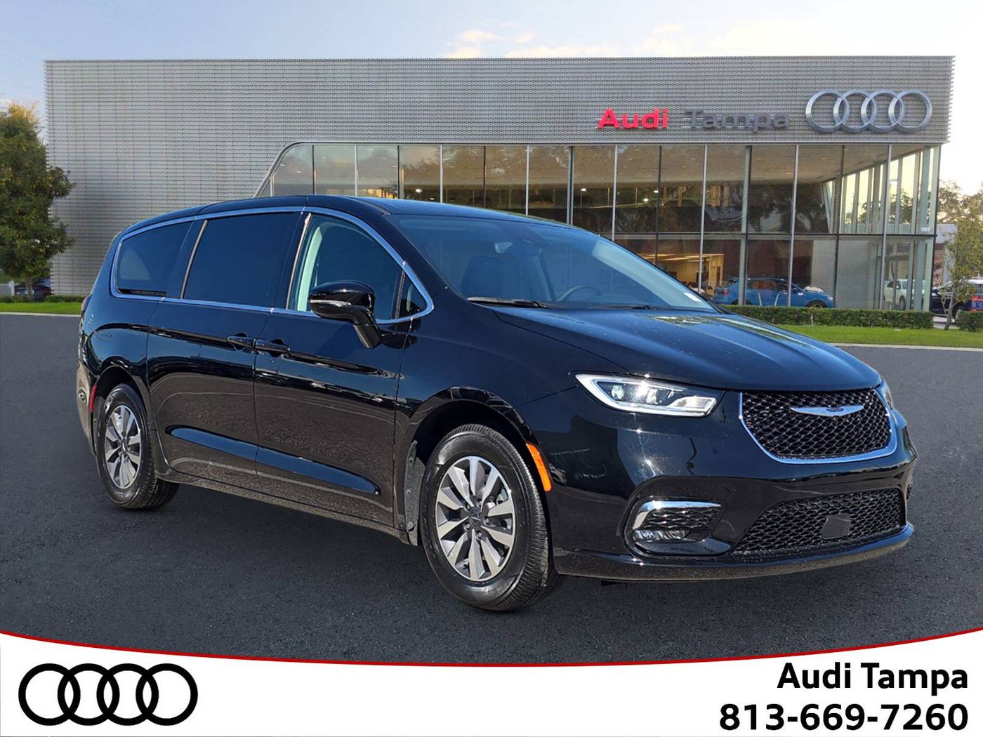 2024 Chrysler Pacifica Hybrid Select — Minivan — 16,258 mi — Tampa, FL