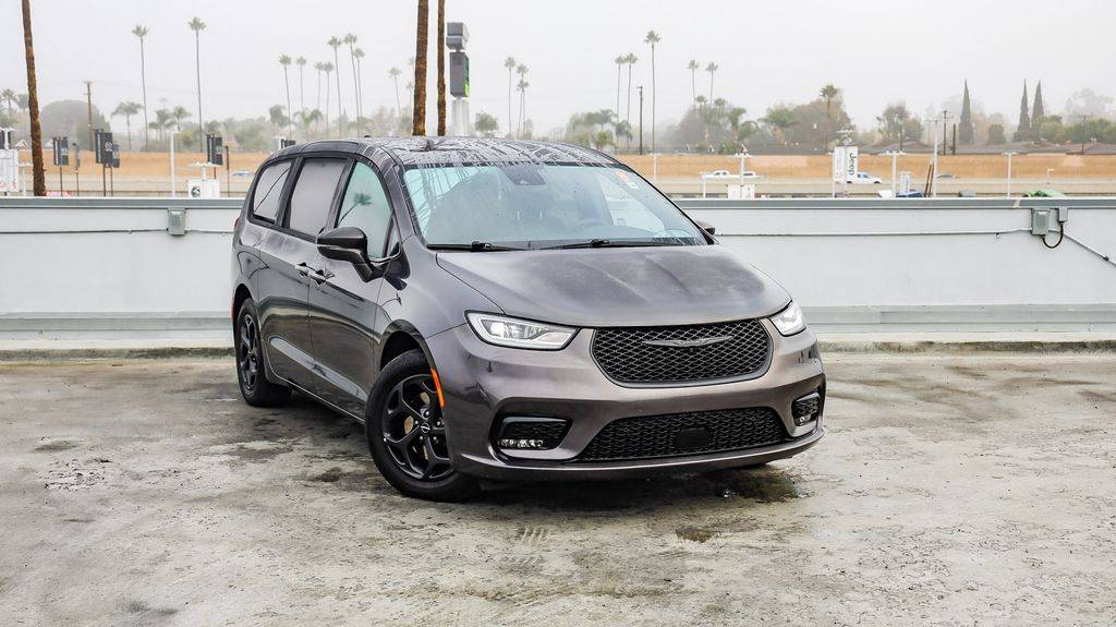 2022 Chrysler Pacifica Hybrid Touring L — Minivan — 36,956 mi — Claremont, CA