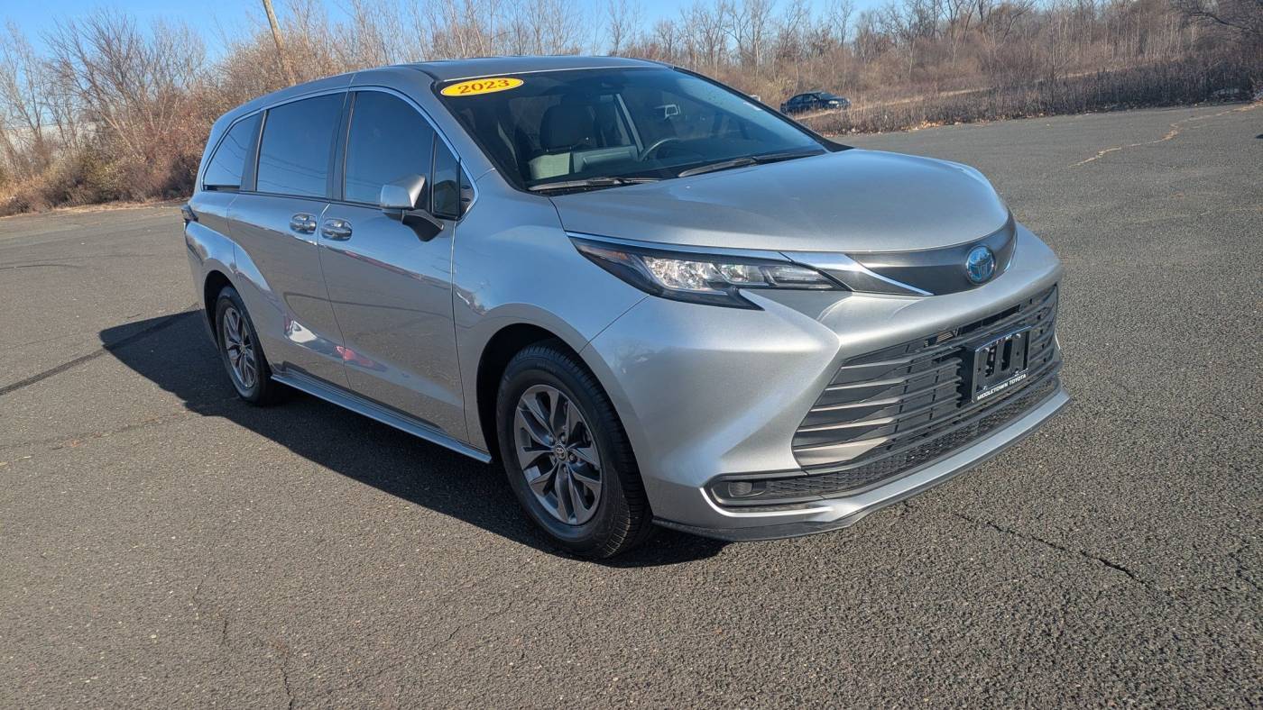 2023 Toyota Sienna LE — Minivan — 53,689 mi — Middletown, CT