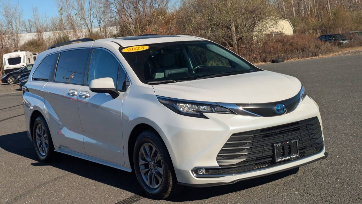 2023 Toyota Sienna XLE — Minivan — 61,570 mi — Middletown, CT