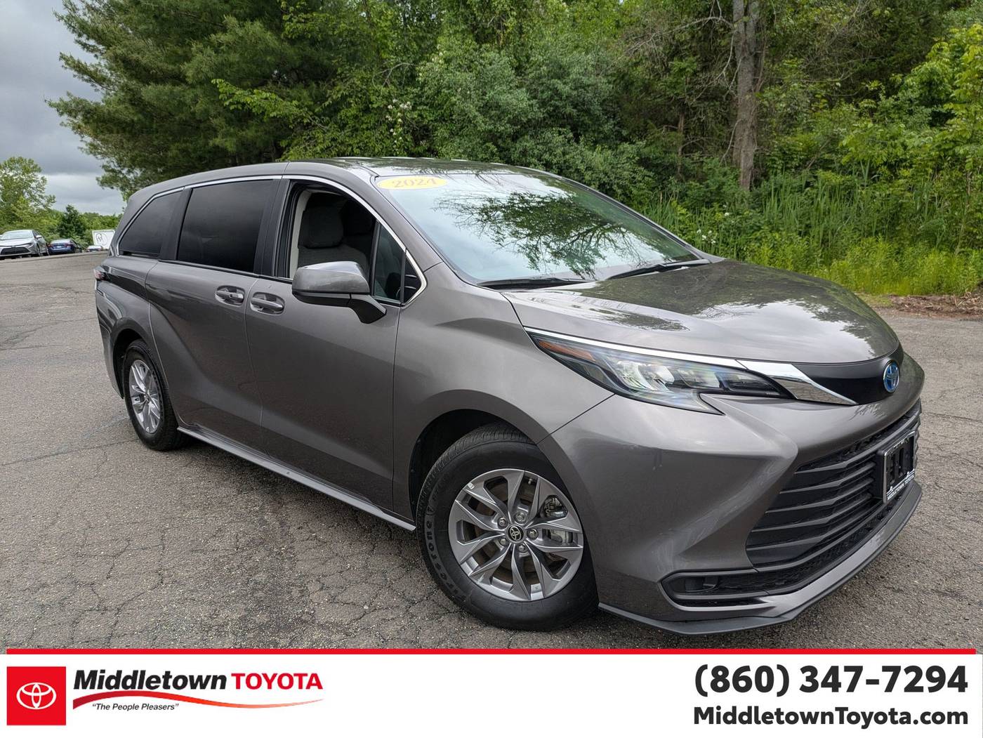 2024 Toyota Sienna LE — Minivan — 31,609 mi — Middletown, CT