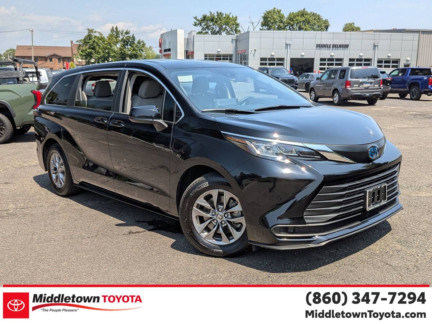 2023 Toyota Sienna LE — Minivan — 73,979 mi — Middletown, CT