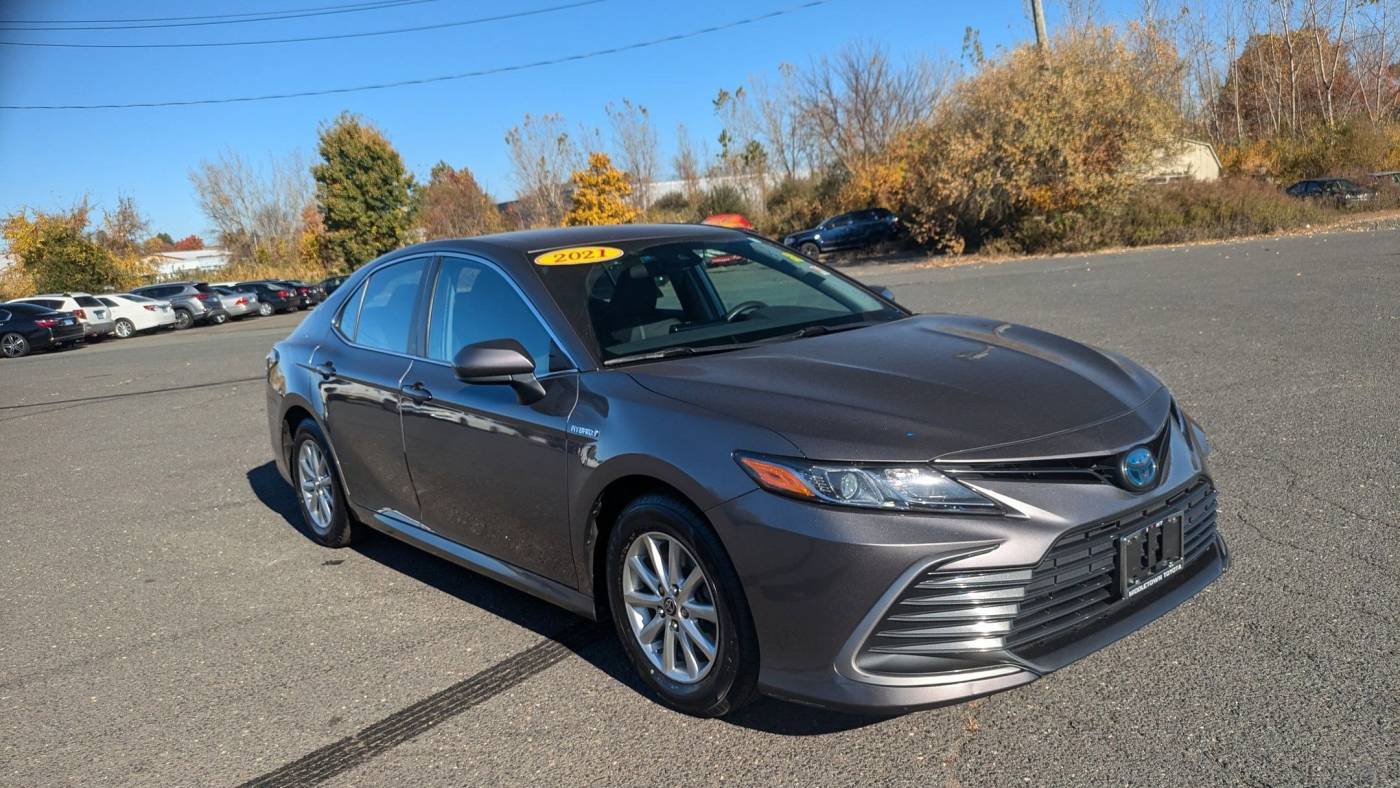 2021 Toyota Camry Hybrid LE — Sedan — 105,624 mi — Middletown, CT