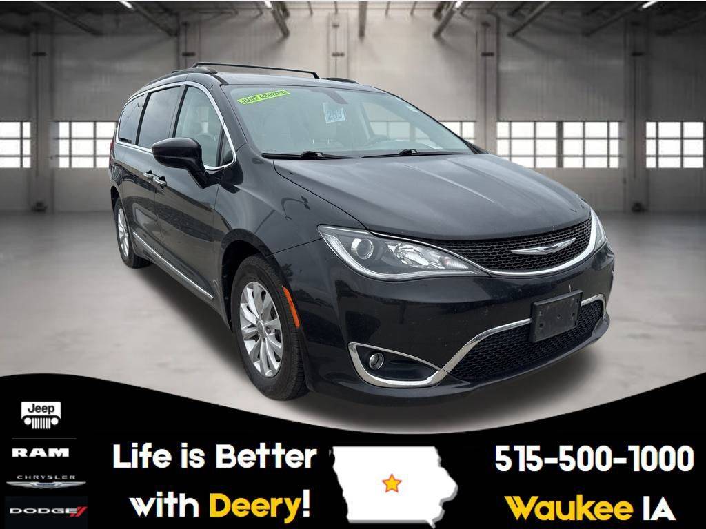 2017 Chrysler Pacifica Touring L — Minivan — 172,441 mi — Waukee, IA