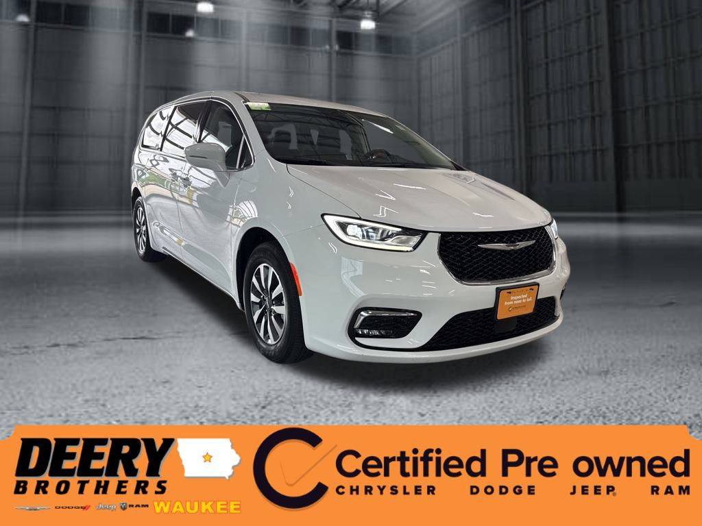 2022 Chrysler Pacifica Hybrid Touring L — Minivan — 47,150 mi — Waukee, IA