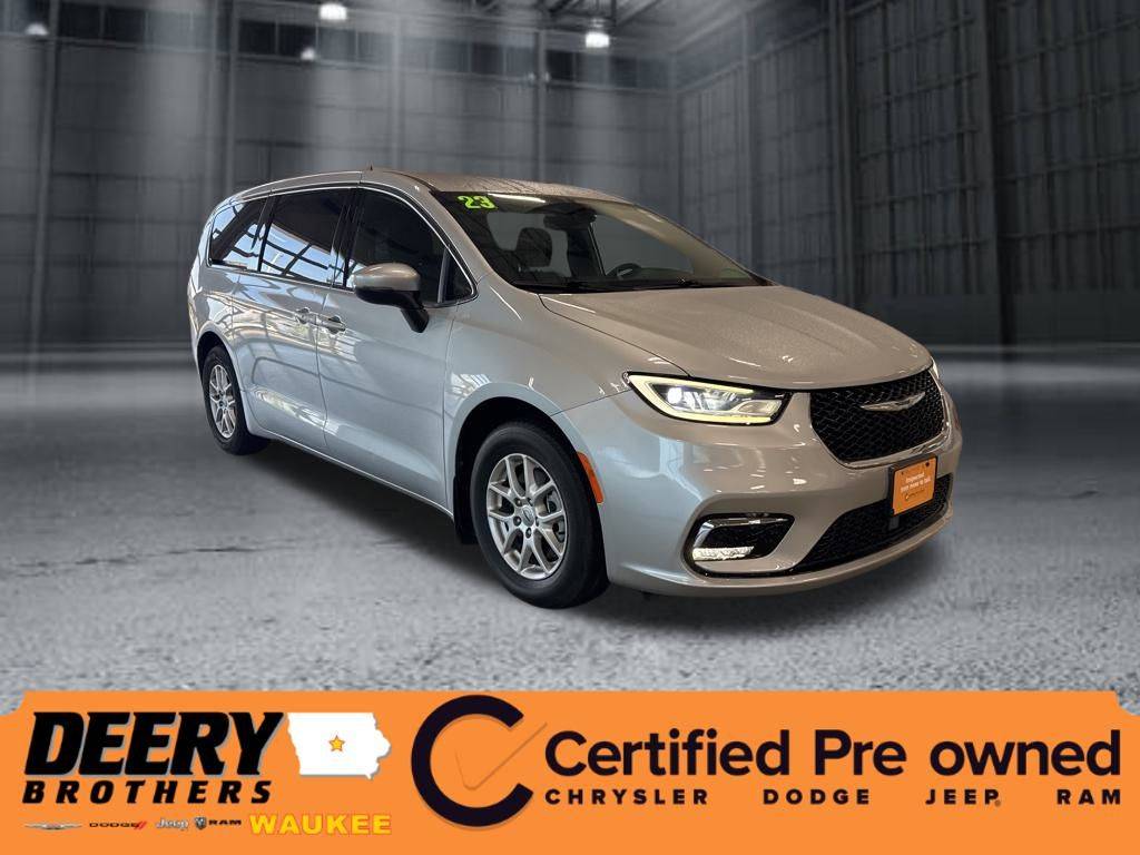 2023 Chrysler Pacifica Touring — Minivan — 19,658 mi — Waukee, IA