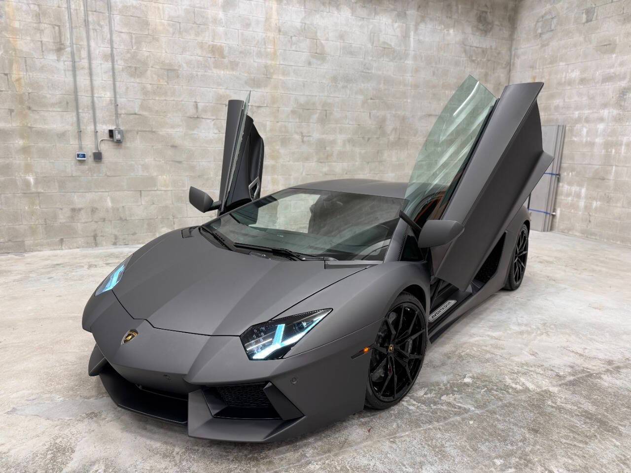 2013 Lamborghini Aventador Standard